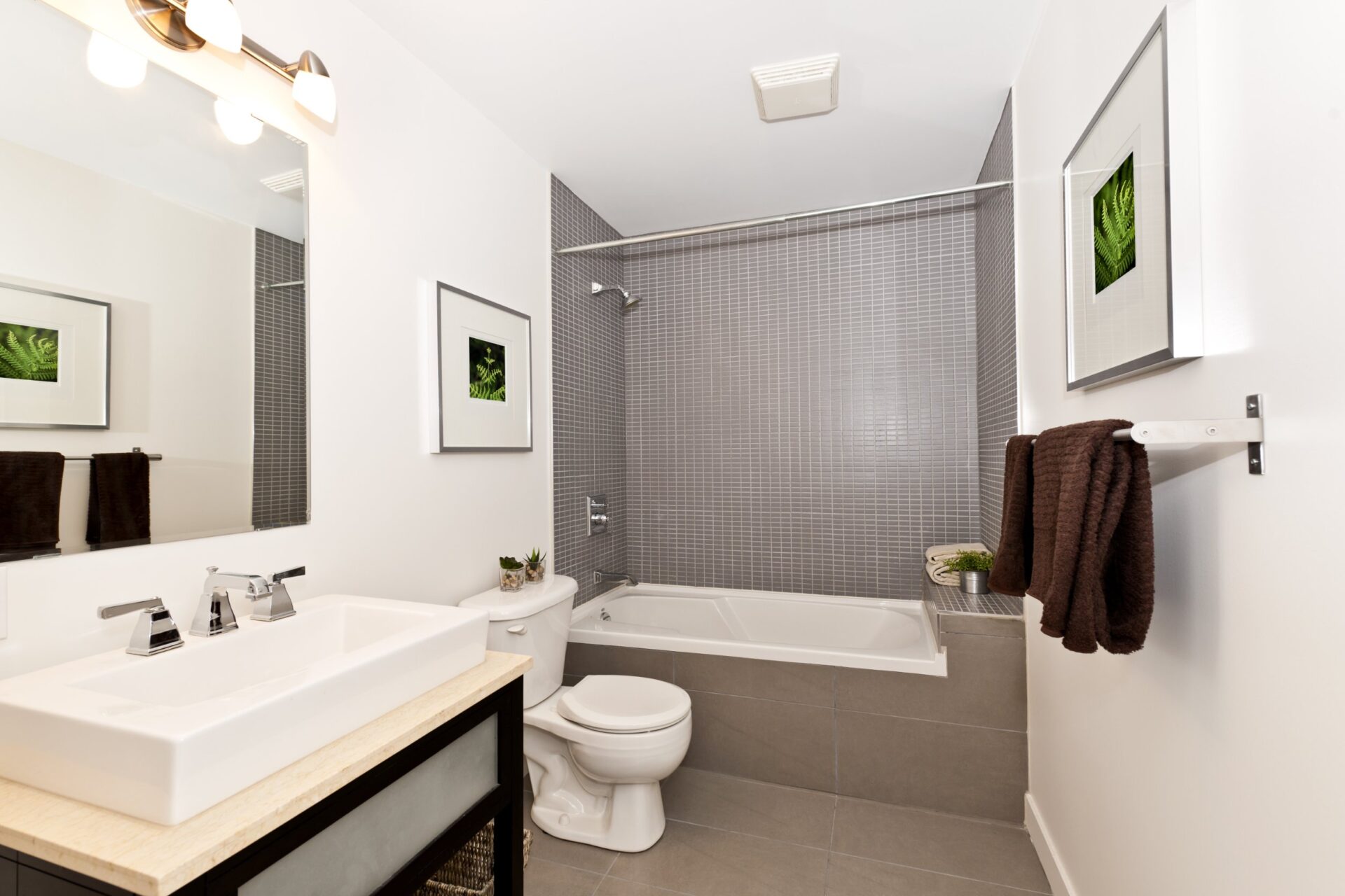 Interior three piece bathroom interior three piece bathroom